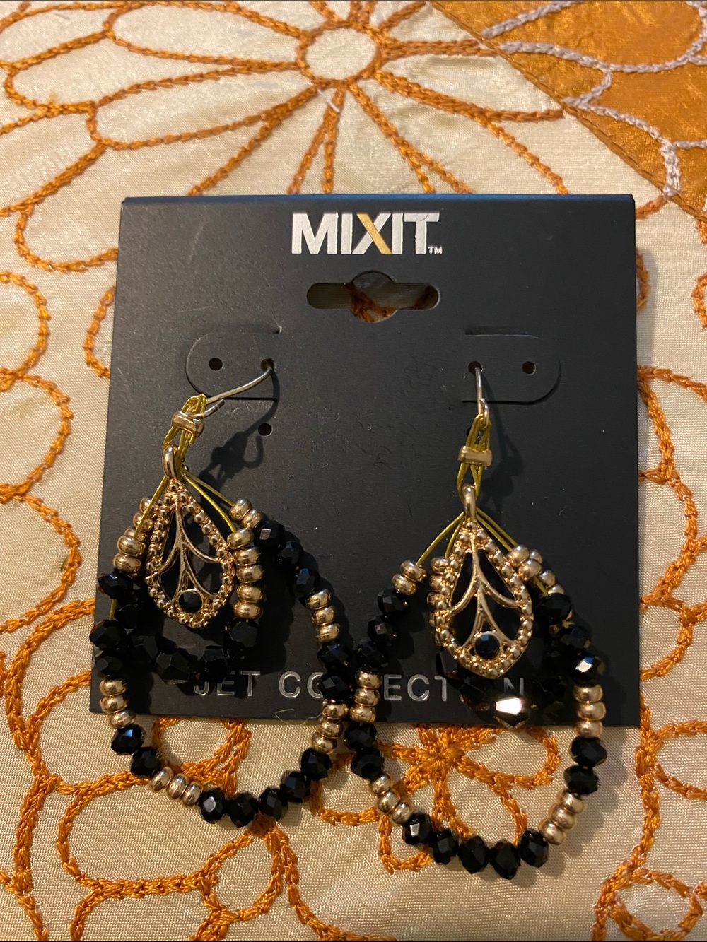 NWT---2 Pairs WORTHINGTON/MIXIT Pierced Earrings - Picture 2 of 6